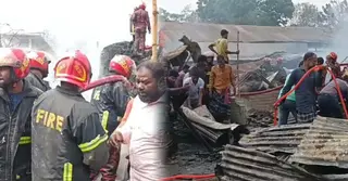 রাজবাড়ীতে আগুন, পুড়লো পাটের গোডাউনসহ ২০ দোকান